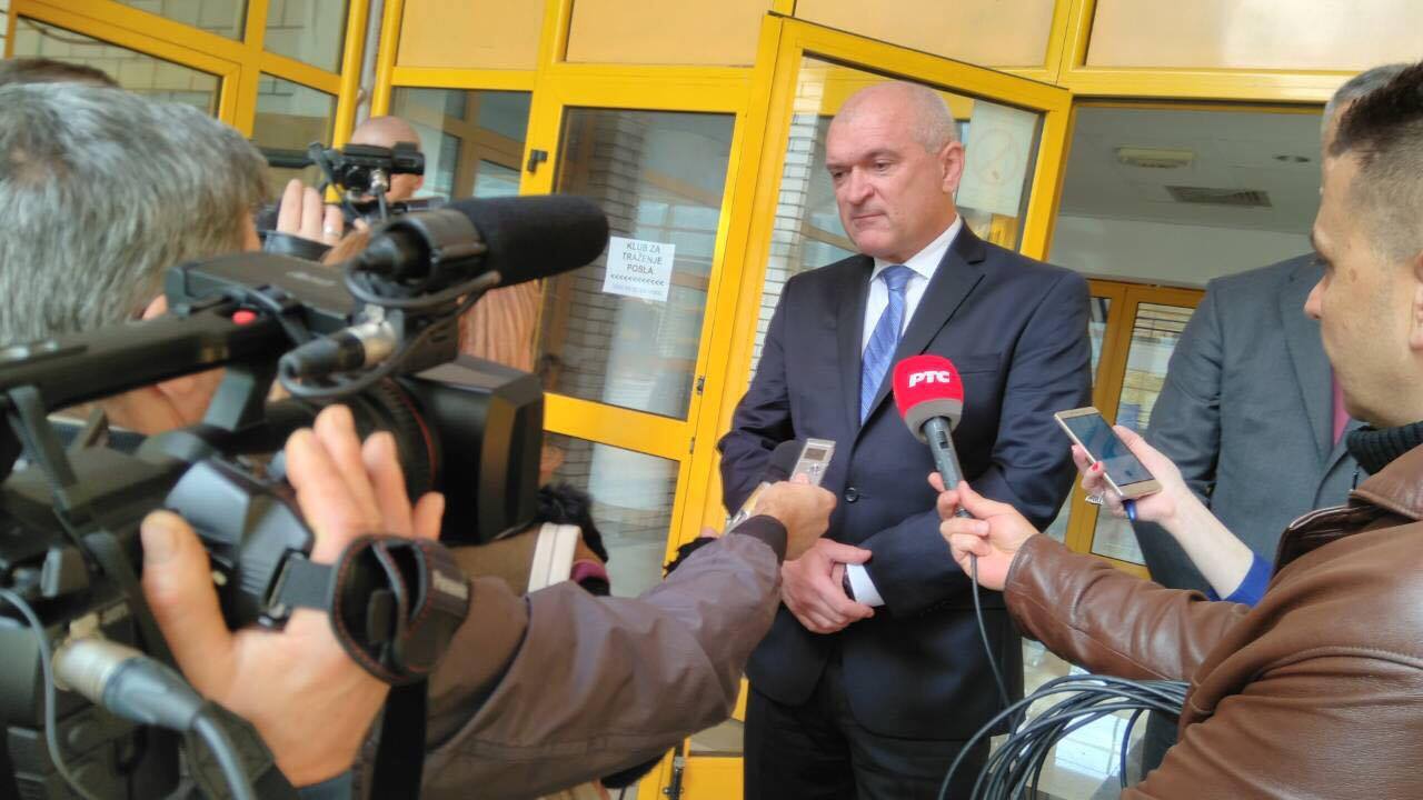 Икономическото развитие на пограничните общини и правата на българското малцинство в Сърбия бяха сред темите на разговора на председателя на парламента Димитър Главчев с кмета на Димитровград Владица Димитров Икономическото развитие на пограничните общини и правата на българското малцинство в Сърбия бяха сред темите на разговора на председателя на парламента Димитър Главчев с кмета на Димитровград Владица Димитров