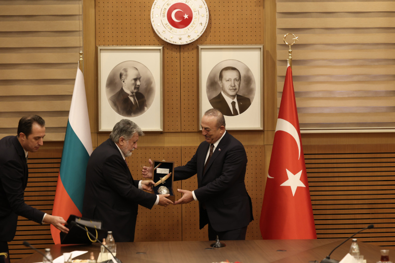 Турция ще построи паметник на убития български граничар Петър Бъчваров, съобщи председателят на Народното събрание Вежди Рашидов