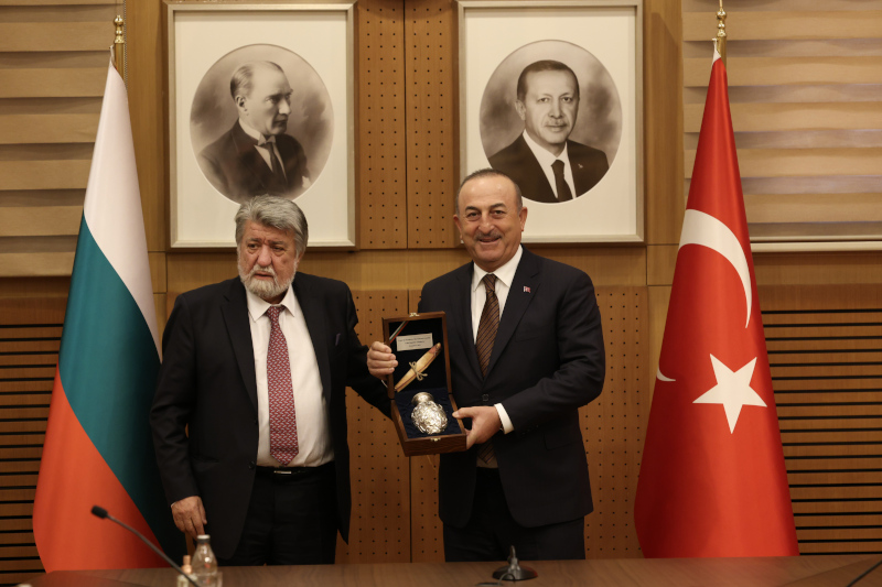 Турция ще построи паметник на убития български граничар Петър Бъчваров, съобщи председателят на Народното събрание Вежди Рашидов