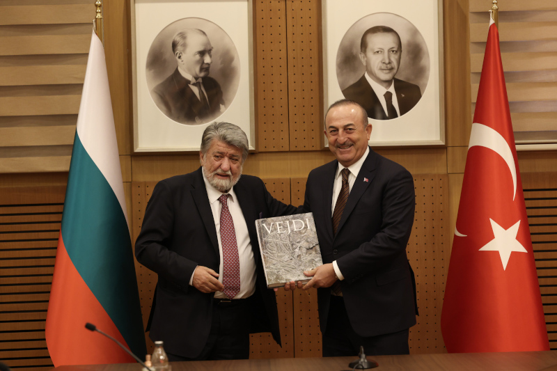 Турция ще построи паметник на убития български граничар Петър Бъчваров, съобщи председателят на Народното събрание Вежди Рашидов