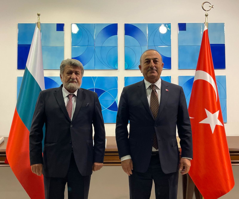 Турция ще построи паметник на убития български граничар Петър Бъчваров, съобщи председателят на Народното събрание Вежди Рашидов