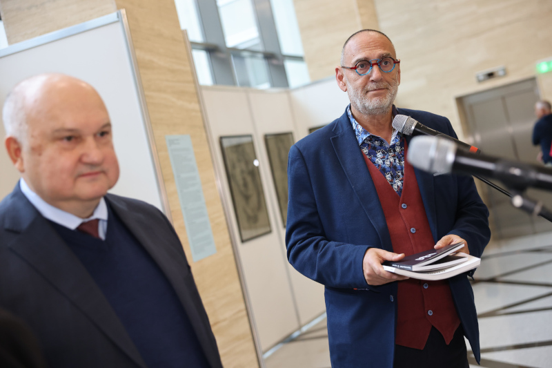 Книгата „Очерци по история на Украйна“ на ген. Ихор Смешко и специално издание на списание „L’Europeo” бяха представени в Народното събрание