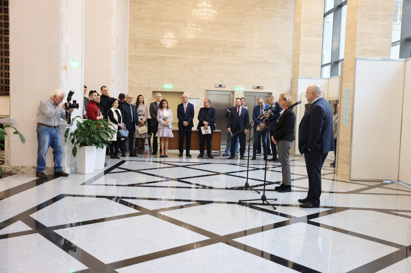 Книгата „Очерци по история на Украйна“ на ген. Ихор Смешко и специално издание на списание „L’Europeo” бяха представени в Народното събрание