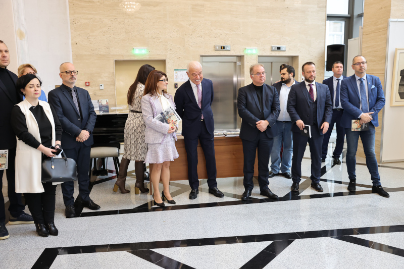 Книгата „Очерци по история на Украйна“ на ген. Ихор Смешко и специално издание на списание „L’Europeo” бяха представени в Народното събрание