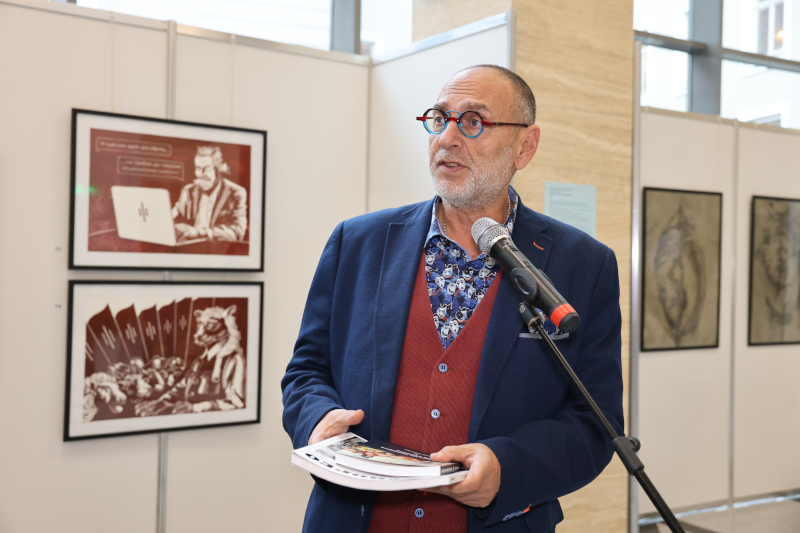 Книгата „Очерци по история на Украйна“ на ген. Ихор Смешко и специално издание на списание „L’Europeo” бяха представени в Народното събрание