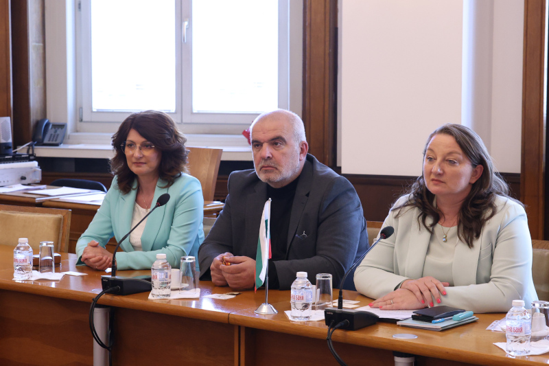 Председателите на комисиите по труда и социалната политика и по вътрешна сигурност и обществен ред Деница Сачева и Маноил Манев се срещнаха с делегация на Република Узбекистан