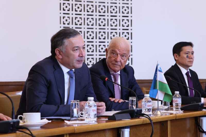 Председателите на комисиите по труда и социалната политика и по вътрешна сигурност и обществен ред Деница Сачева и Маноил Манев се срещнаха с делегация на Република Узбекистан