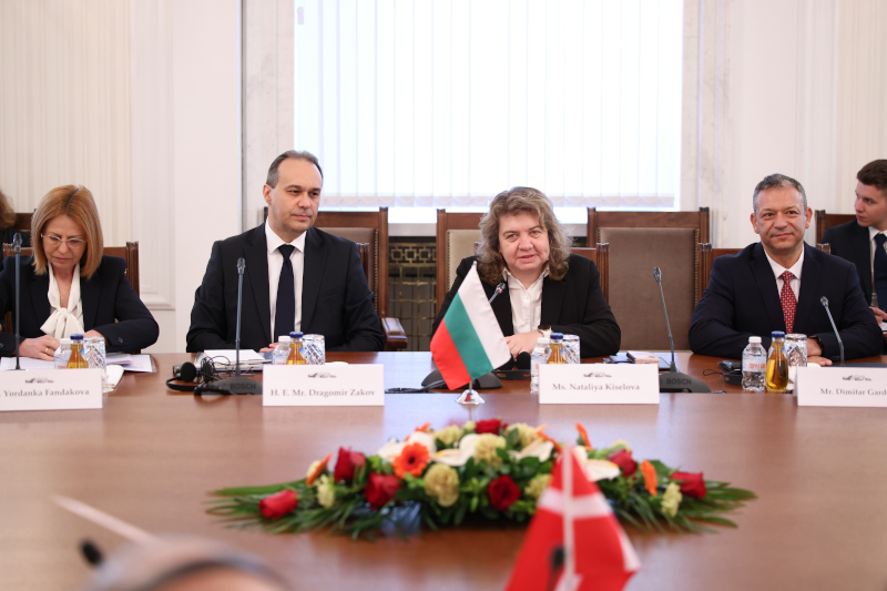 Възможностите за засилване на двустранното сътрудничество между България и Дания и в рамките на ЕС обсъдиха председателят на парламента Наталия Киселова и министърът по европейските въпроси на Дания Мари Биер