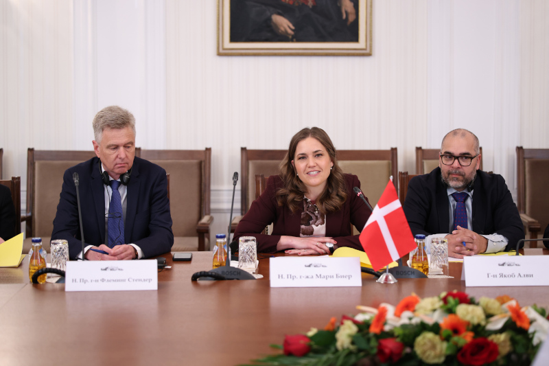 Възможностите за засилване на двустранното сътрудничество между България и Дания и в рамките на ЕС обсъдиха председателят на парламента Наталия Киселова и министърът по европейските въпроси на Дания Мари Биер