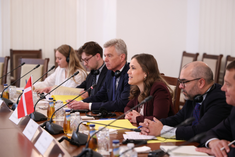 Възможностите за засилване на двустранното сътрудничество между България и Дания и в рамките на ЕС обсъдиха председателят на парламента Наталия Киселова и министърът по европейските въпроси на Дания Мари Биер