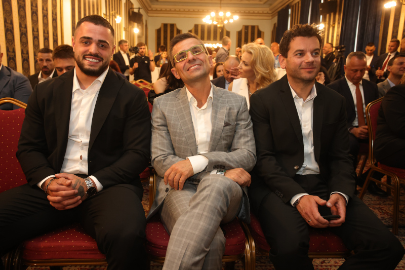 Председателят на Народното събрание Наталия Киселова присъства на церемонията по връчване на наградата „Мъж на годината“