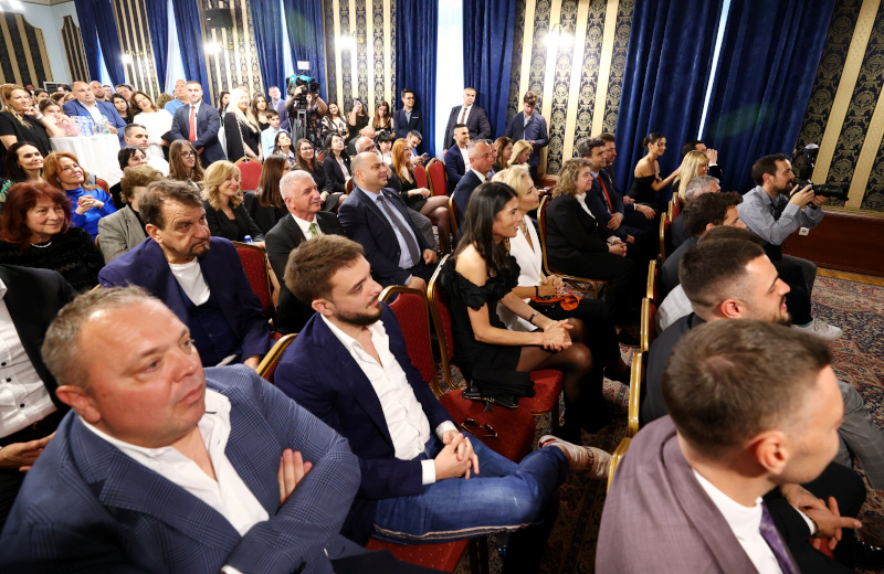 Председателят на Народното събрание Наталия Киселова присъства на церемонията по връчване на наградата „Мъж на годината“